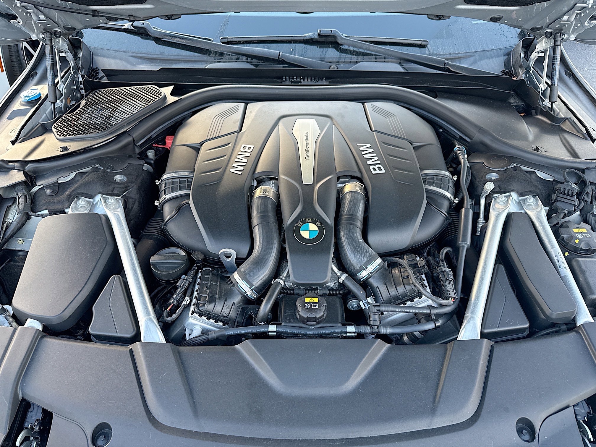 Used 2019 BMW 750i w/ M Sport Package image 35