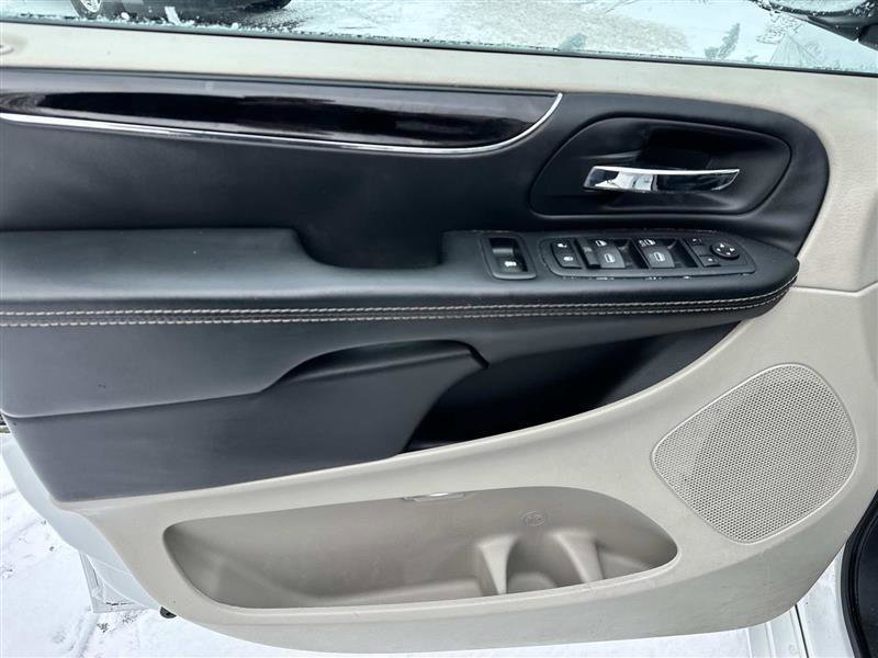 Used 2018 Dodge Grand Caravan SXT image 8