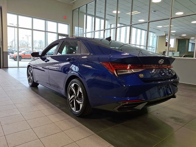 Used 2023 Hyundai Elantra Limited w/ Preferred Accessory Package image 4