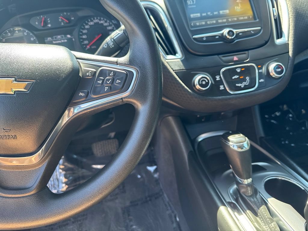 Used 2017 Chevrolet Malibu LT FWD image 25