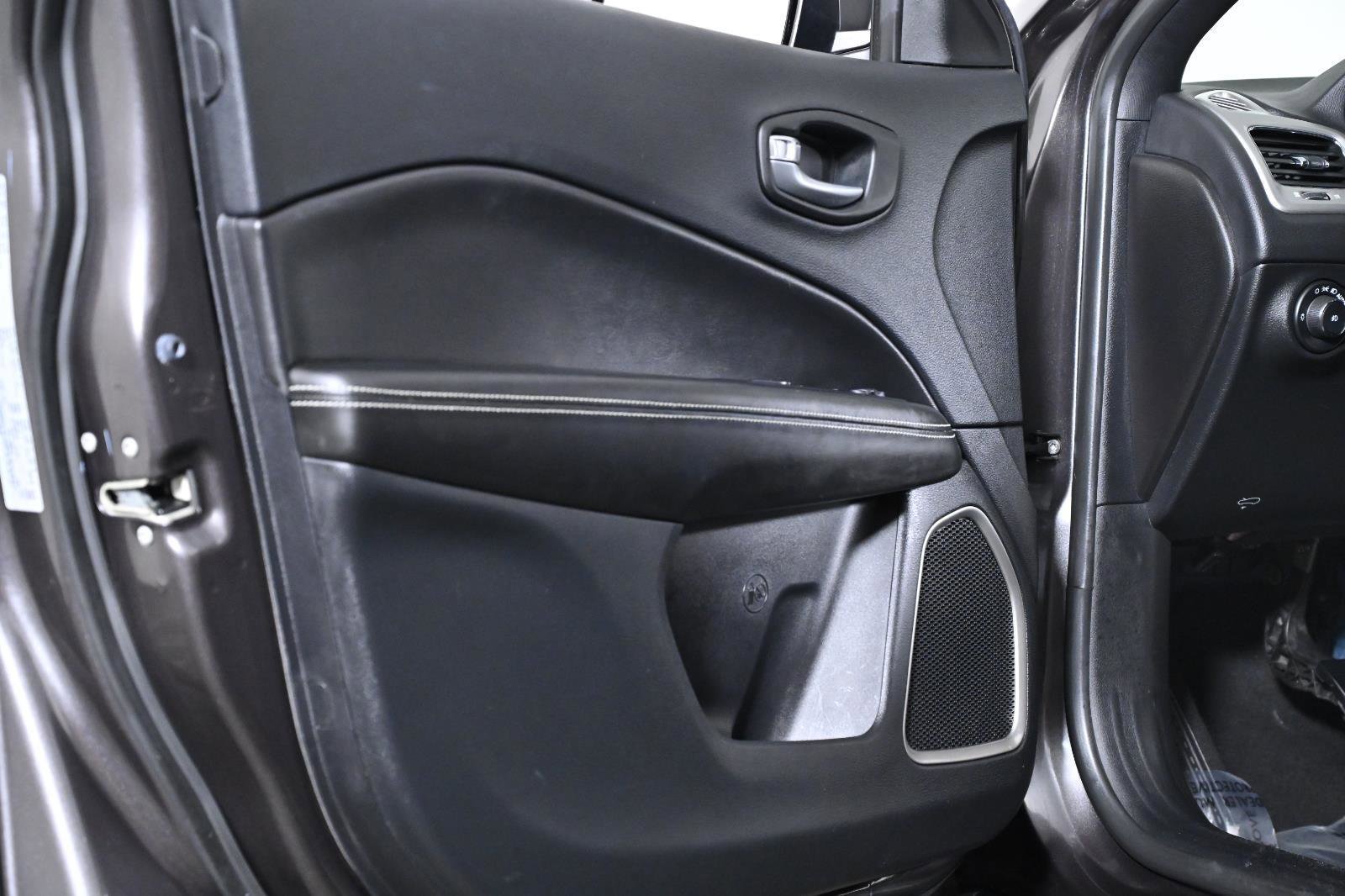 Used 2021 Jeep Compass Latitude image 34