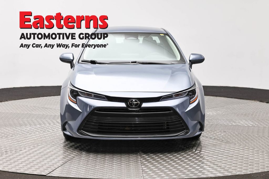 Used 2023 Toyota Corolla LE FWD image 2