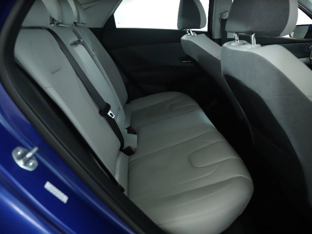 Used 2023 Hyundai Elantra Limited image 31
