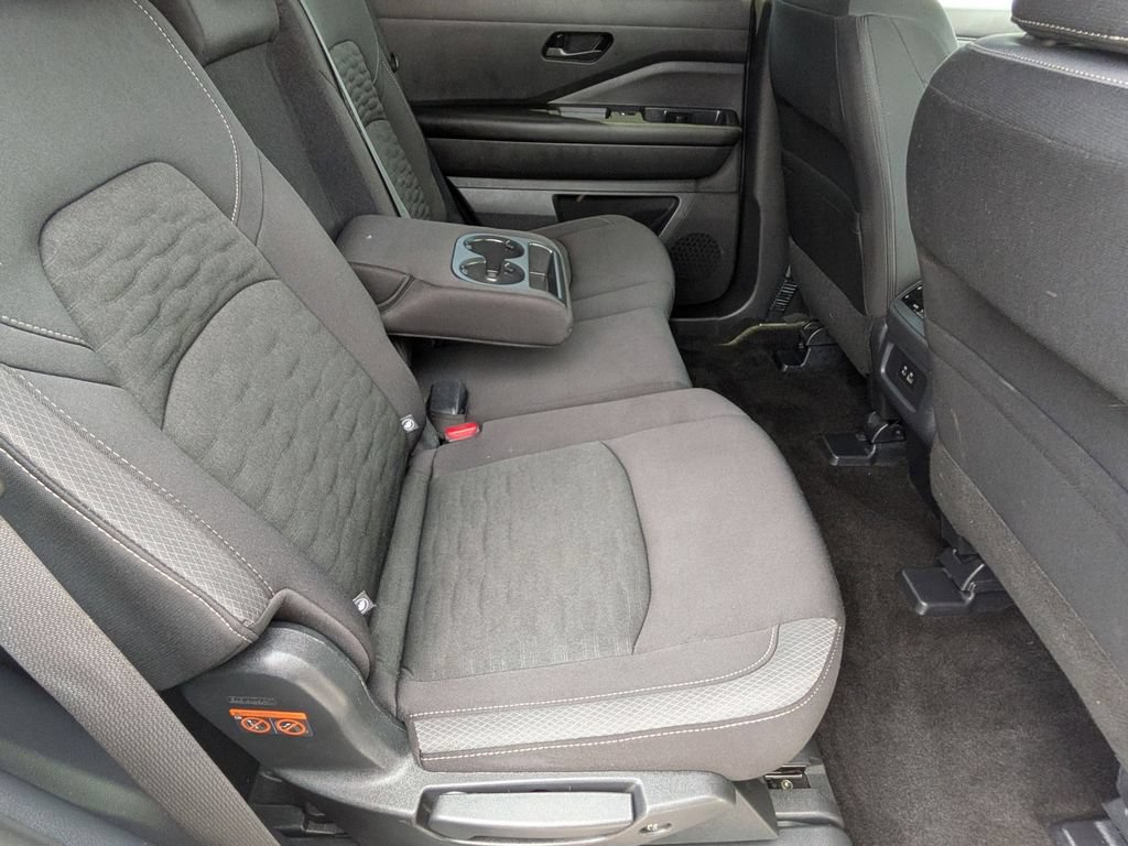 Used 2025 Nissan Pathfinder SV FWD image 24