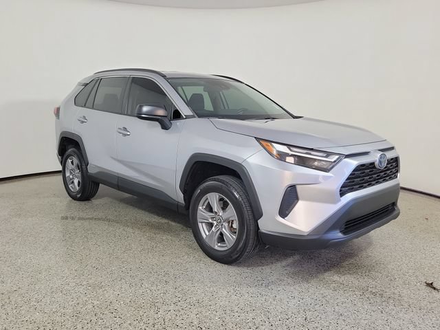 Used 2024 Toyota RAV4 LE AWD/4WD image 4