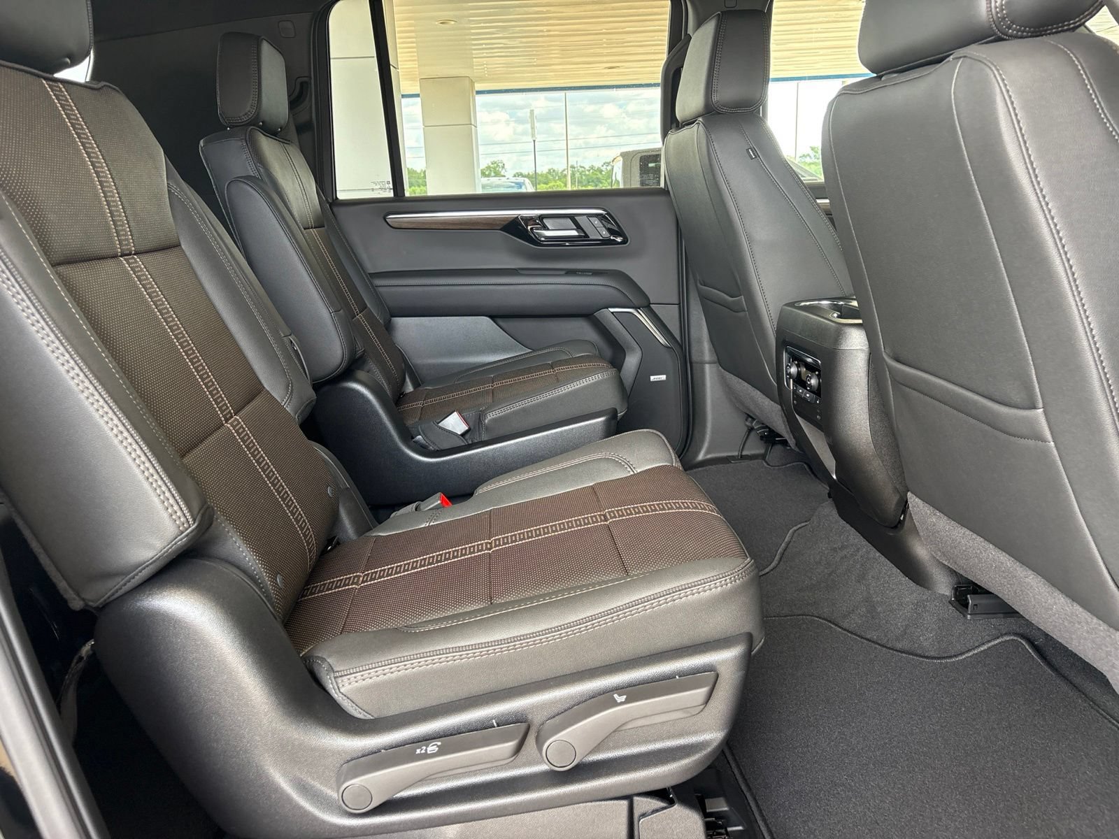 New 2026 Chevrolet Suburban High Country AWD/4WD image 24