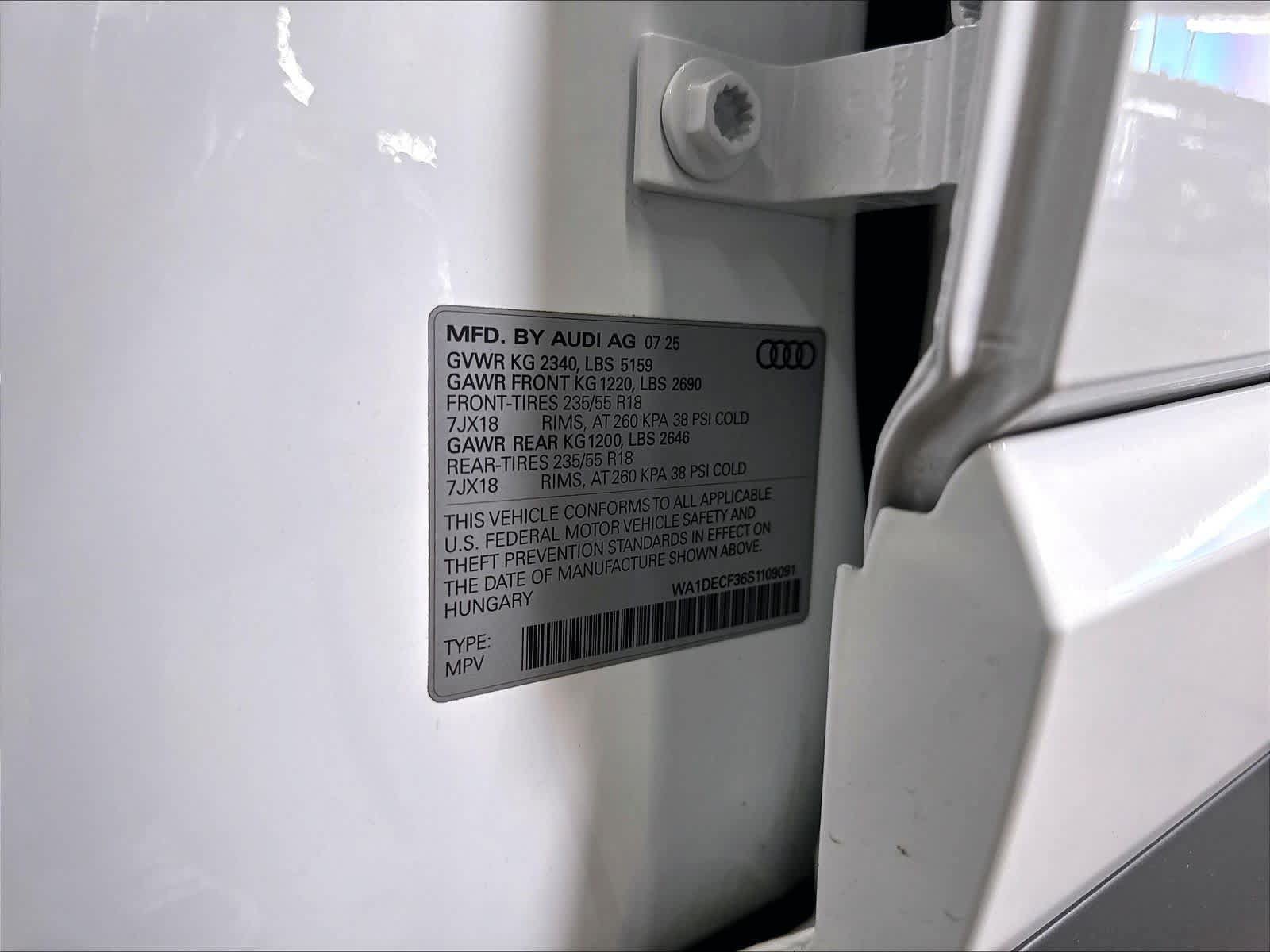 Certified 2025 Audi Q3 2.0T Premium AWD/4WD image 35