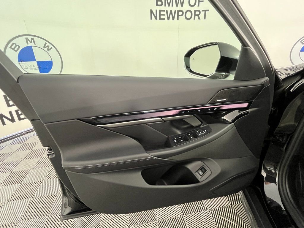 Used 2025 BMW i5 xDrive40 w/ Premium Package image 28