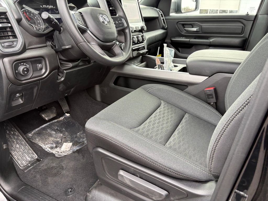 New 2026 RAM 1500 Express AWD/4WD image 14