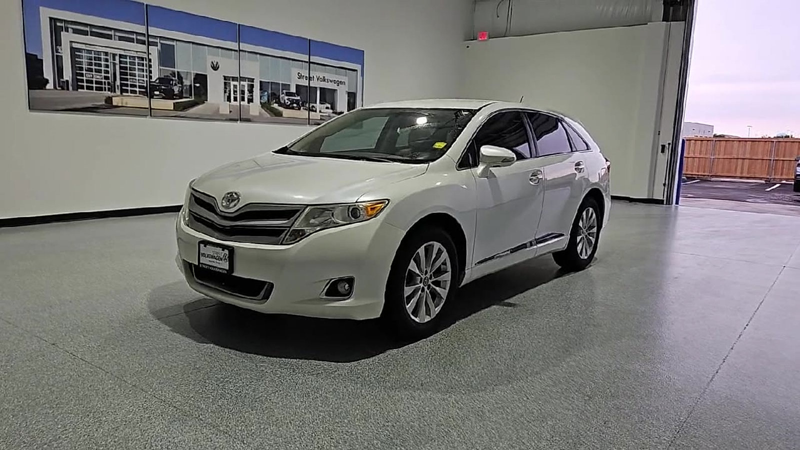 Used 2013 Toyota Venza XLE FWD image 4