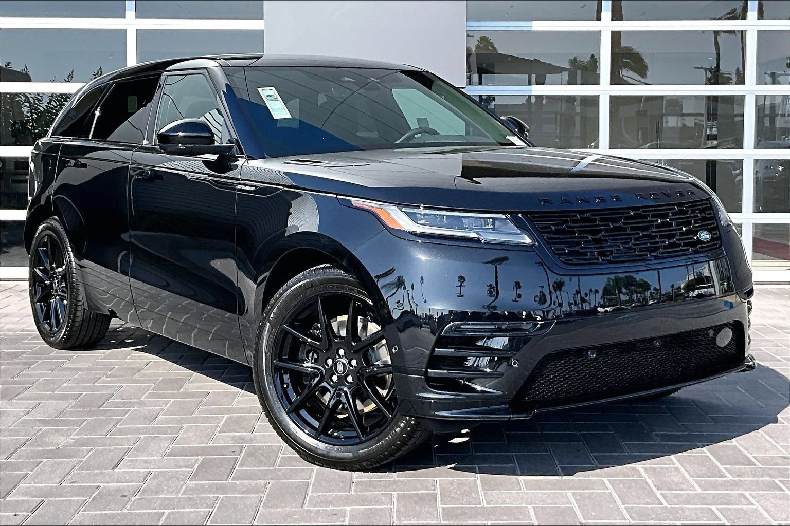 New 2026 Land Rover Range Rover Velar Dynamic SE AWD/4WD image 2