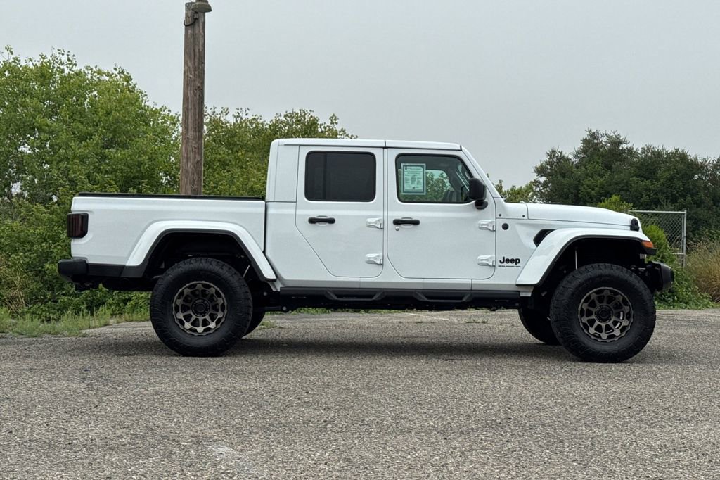 Used 2025 Jeep Gladiator Sport AWD/4WD image 3