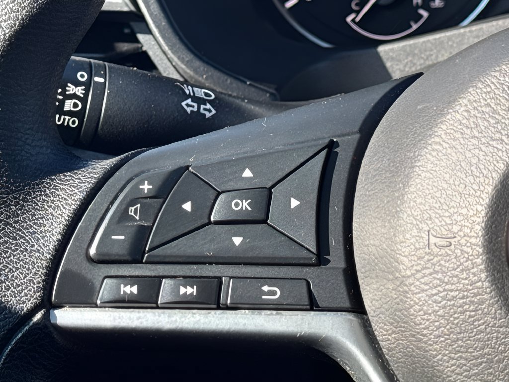 Used 2025 Nissan Altima 2.5 SV FWD image 16