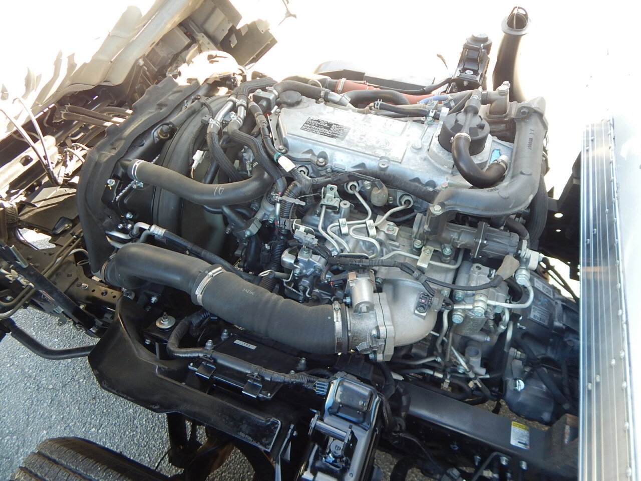 Used 2023 Isuzu NPR image 27