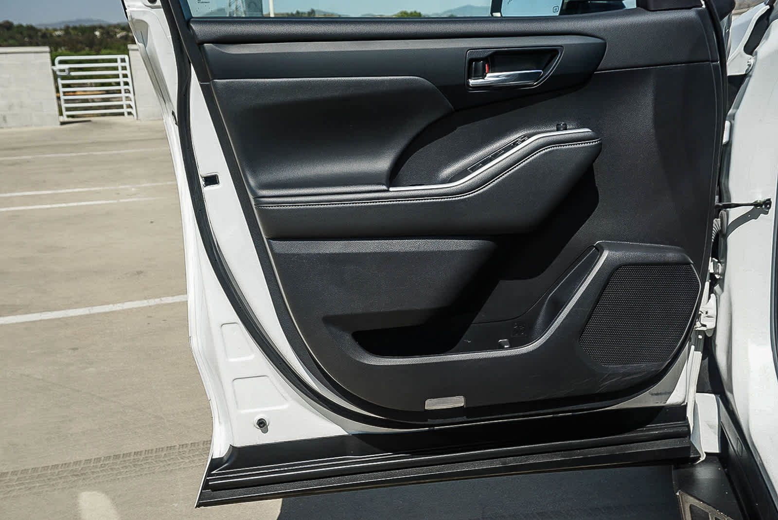 Used 2023 Toyota Highlander XLE FWD image 23