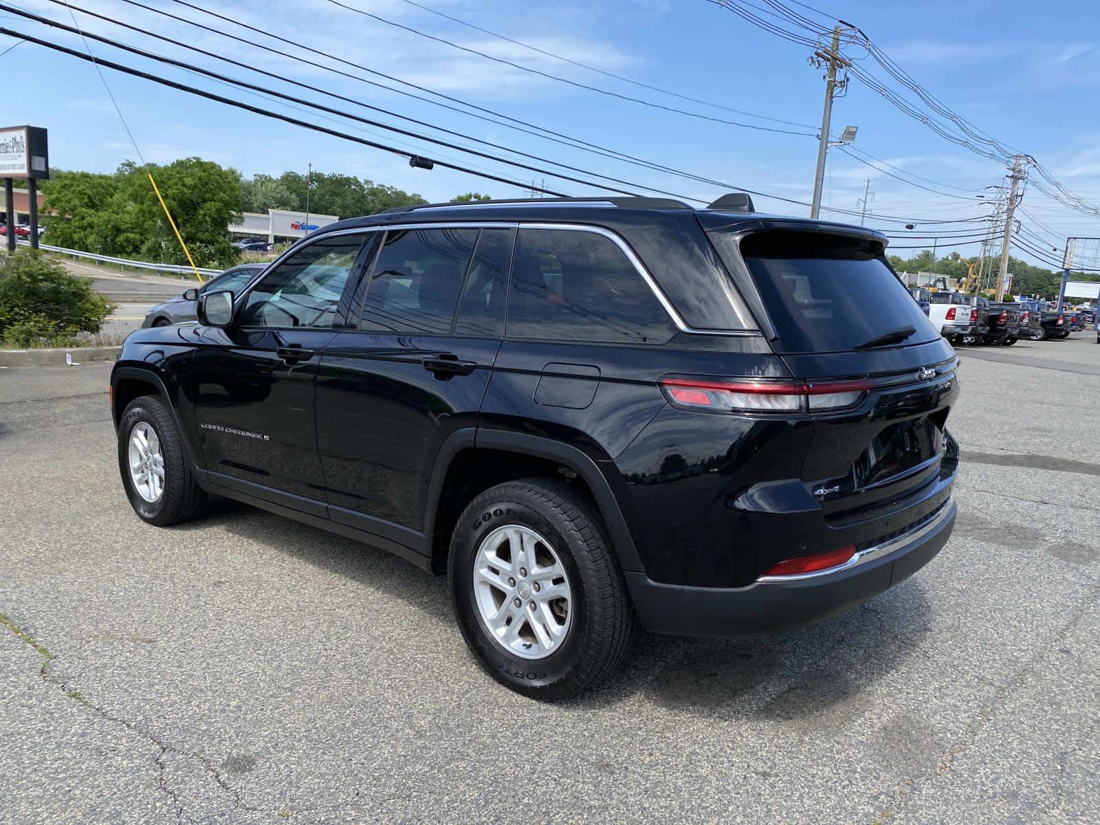 Certified 2023 Jeep Grand Cherokee Laredo w/ Luxury Tech Group I AWD/4WD image 7