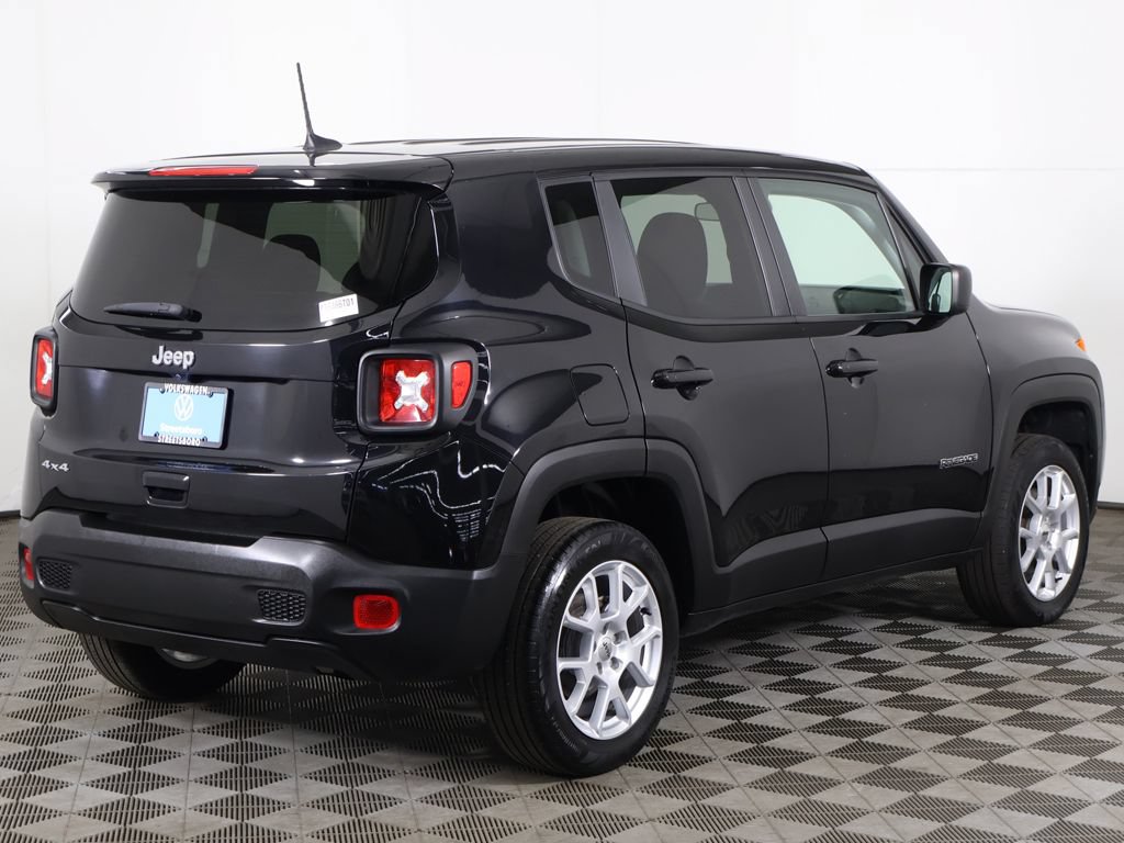 Used 2023 Jeep Renegade Latitude AWD/4WD image 9