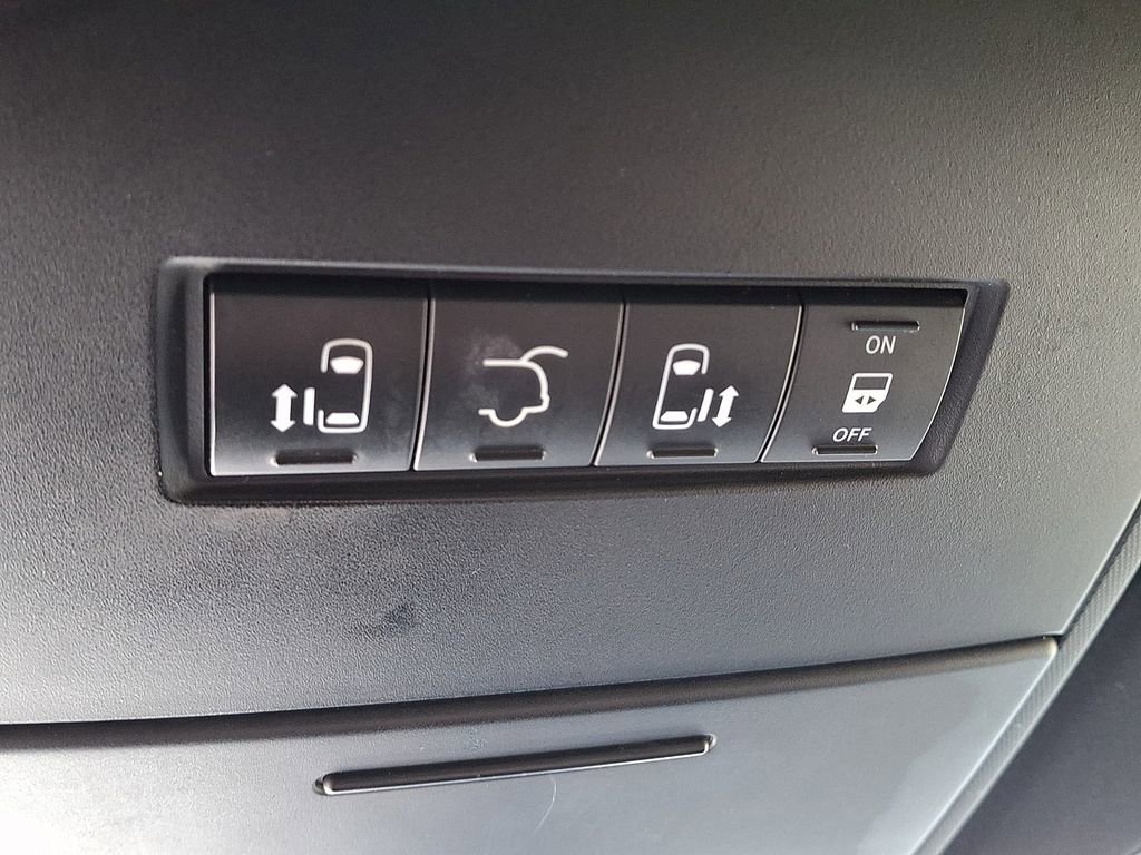 Used 2011 Dodge Grand Caravan R/T image 26