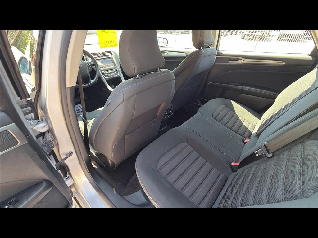 Used 2017 Ford Fusion SE w/ Fusion SE Technology Package FWD image 25