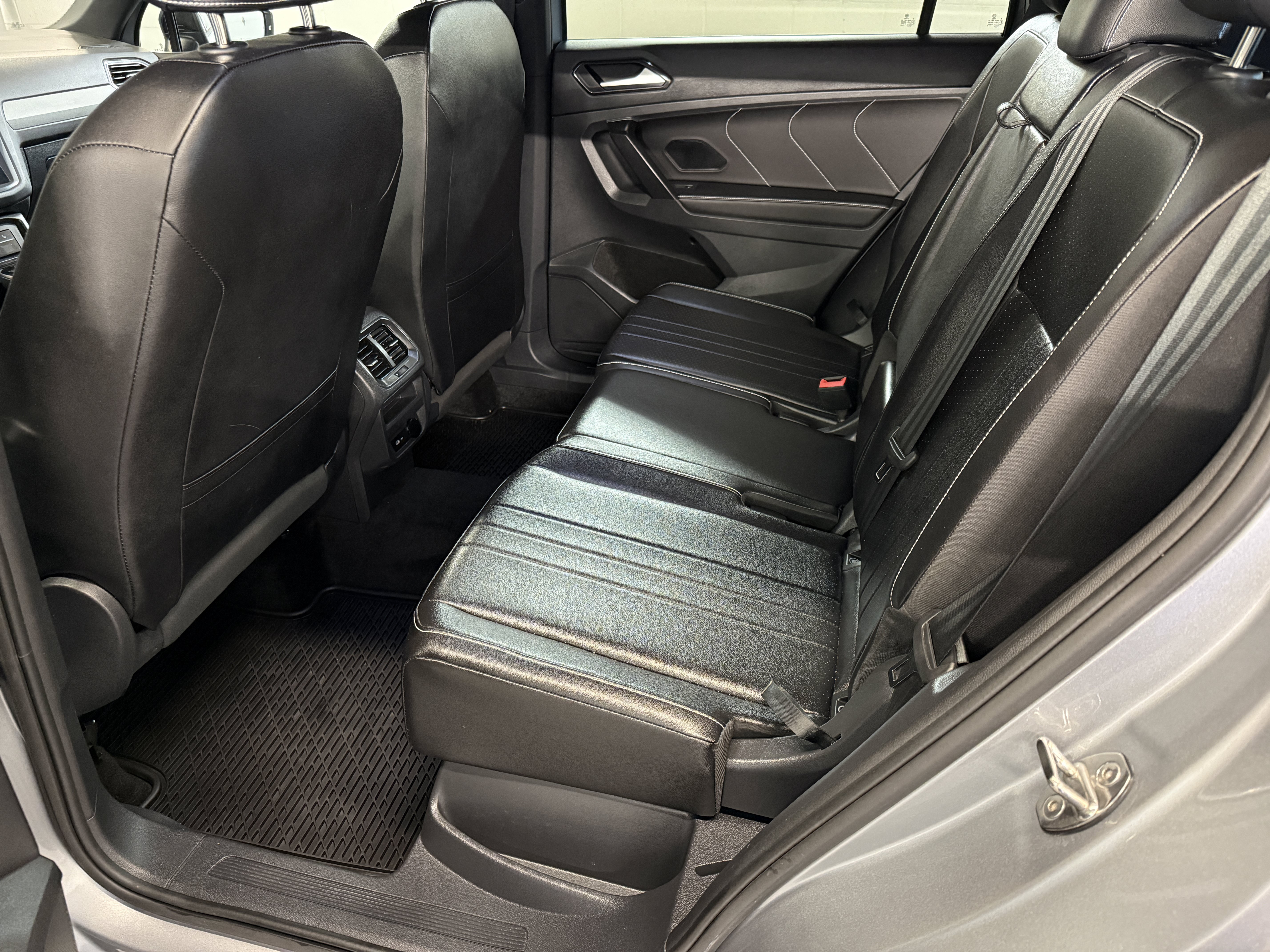 Certified 2024 Volkswagen Tiguan SE R-Line AWD/4WD image 21