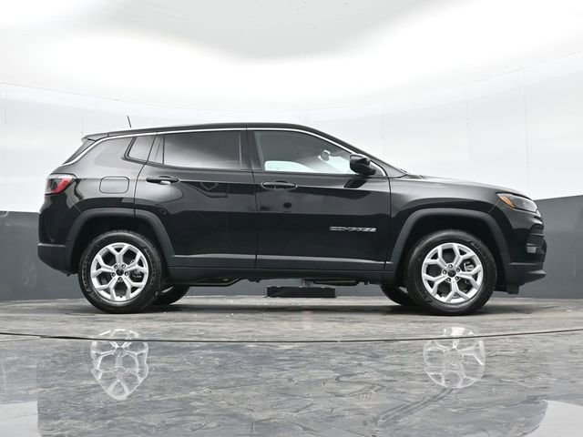 Used 2025 Jeep Compass Sport w/ Mopar Graphics Package AWD/4WD image 39