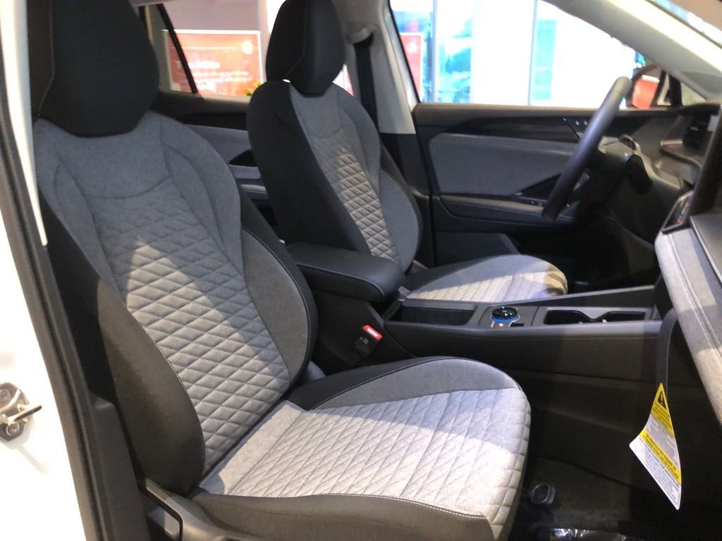 Used 2025 Volkswagen Tiguan S image 27