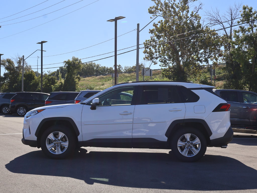 Used 2021 Toyota RAV4 XLE w/ Convenience Package AWD/4WD image 4