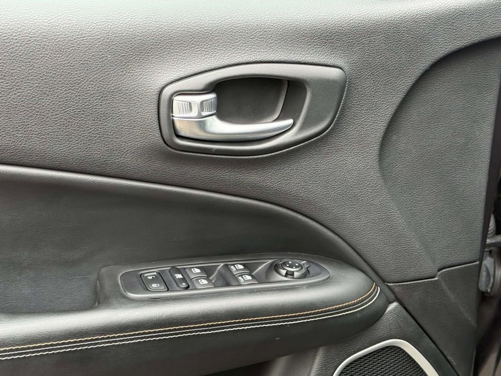 Used 2019 Jeep Compass Latitude image 25