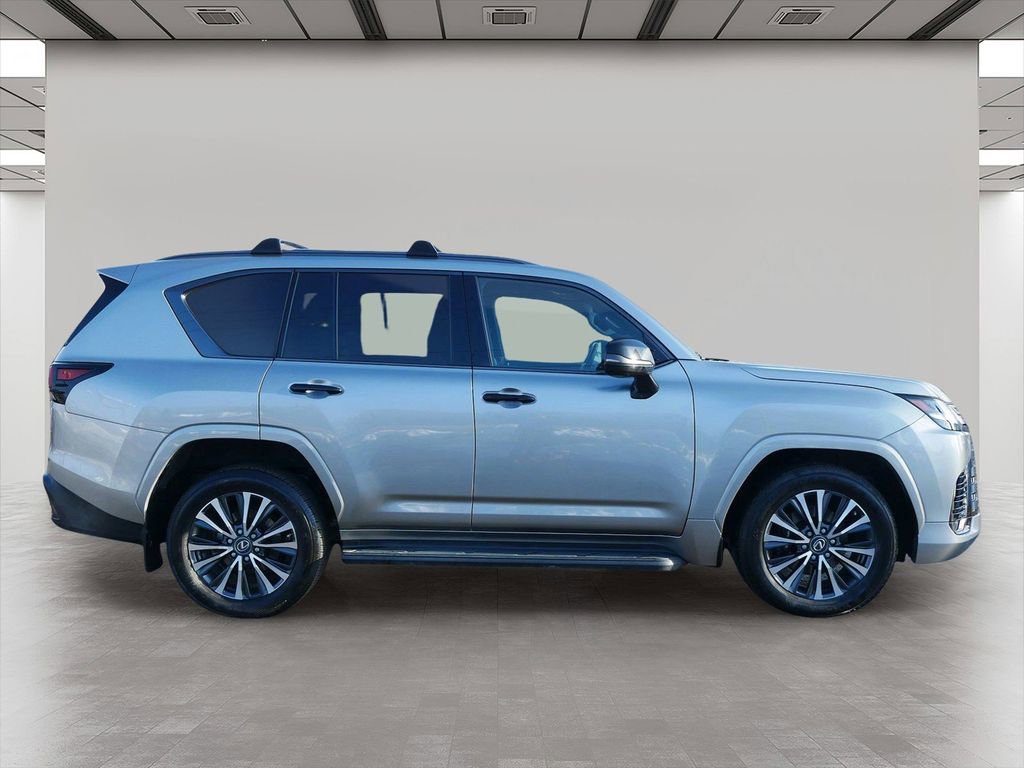 Used 2022 Lexus LX 600 4WD w/ Appearance Package image 7