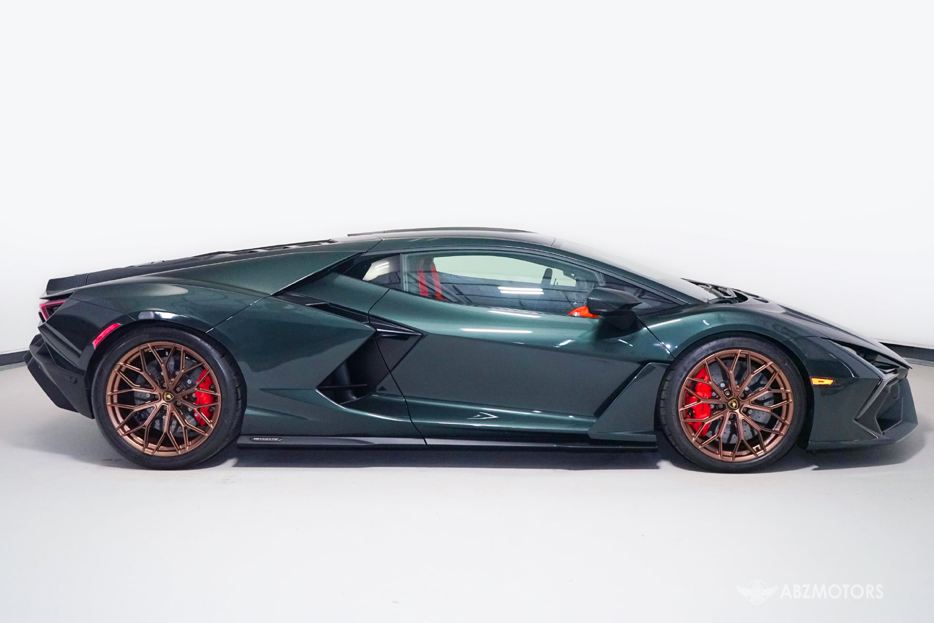 Used 2025 Lamborghini Revuelto AWD/4WD image 3