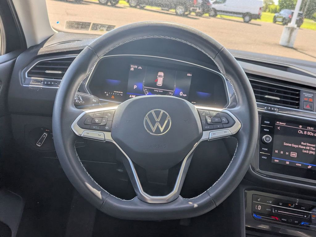 Used 2022 Volkswagen Tiguan SE AWD/4WD image 12