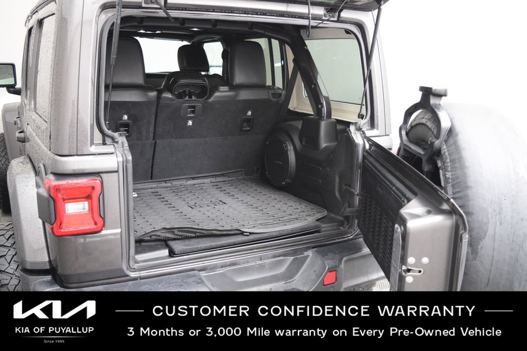 Used 2018 Jeep Wrangler Unlimited Sahara AWD/4WD image 20