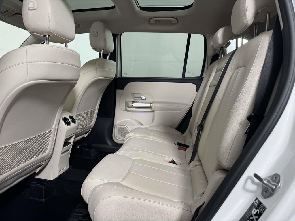 Used 2021 Mercedes-Benz GLB 250 4MATIC image 32