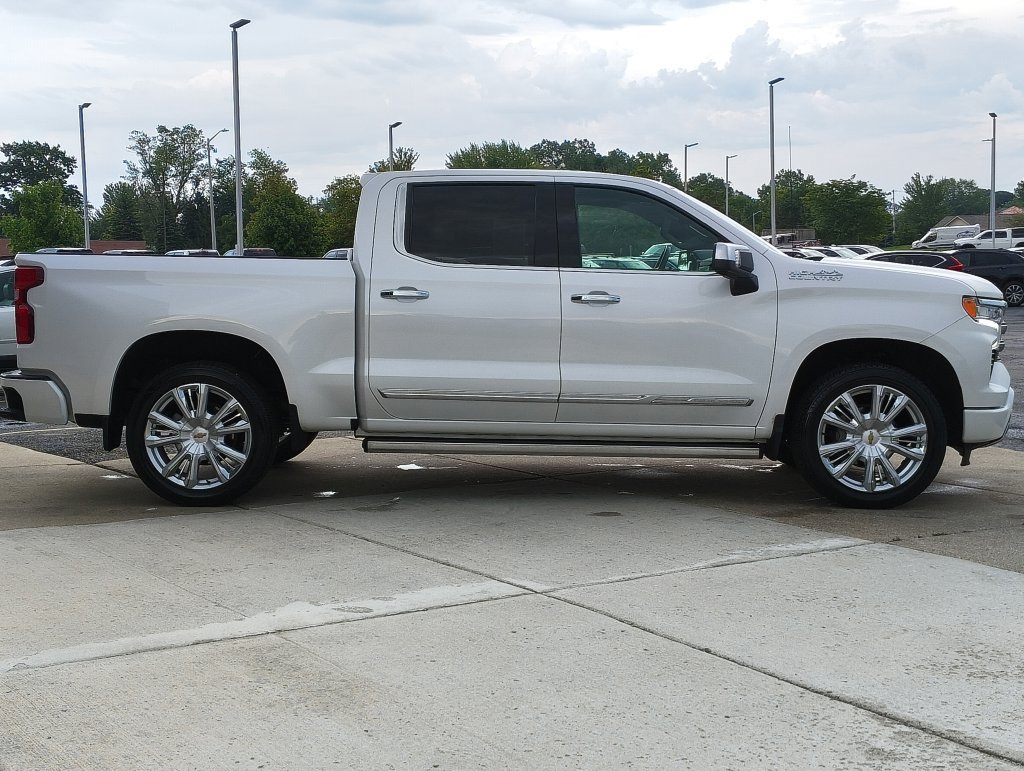 Used 2025 Chevrolet Silverado 1500 High Country AWD/4WD image 16