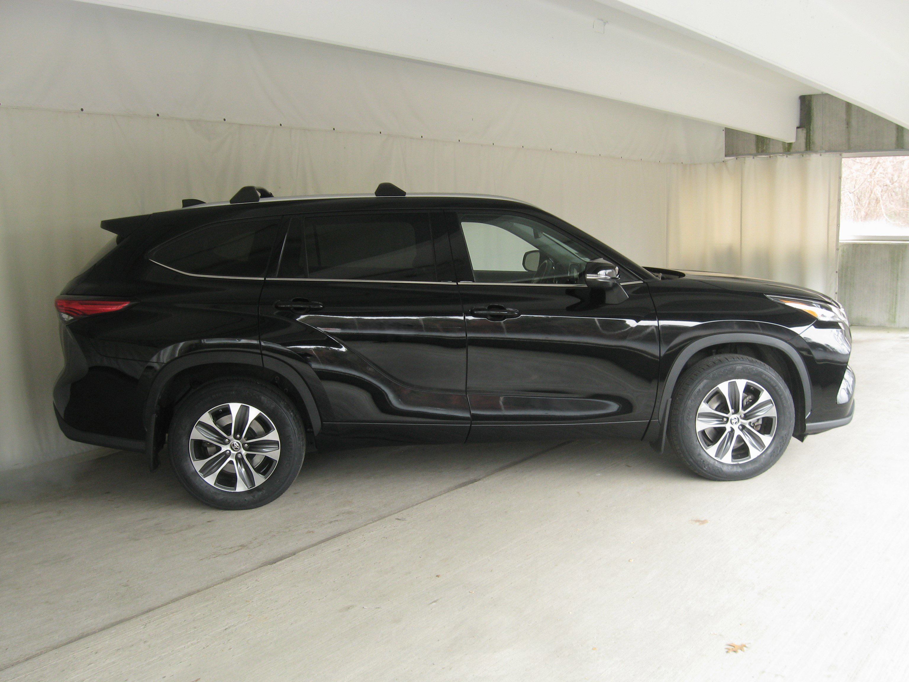 Used 2022 Toyota Highlander XLE image 6