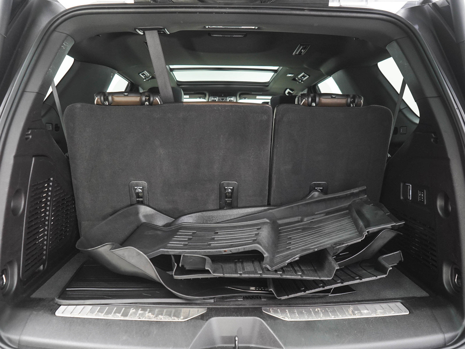 Used 2025 GMC Yukon Denali Ultimate AWD/4WD image 9