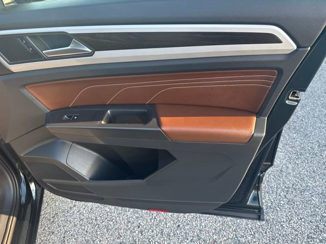 Certified 2022 Volkswagen Atlas SE w/ Black Wheel Package image 35