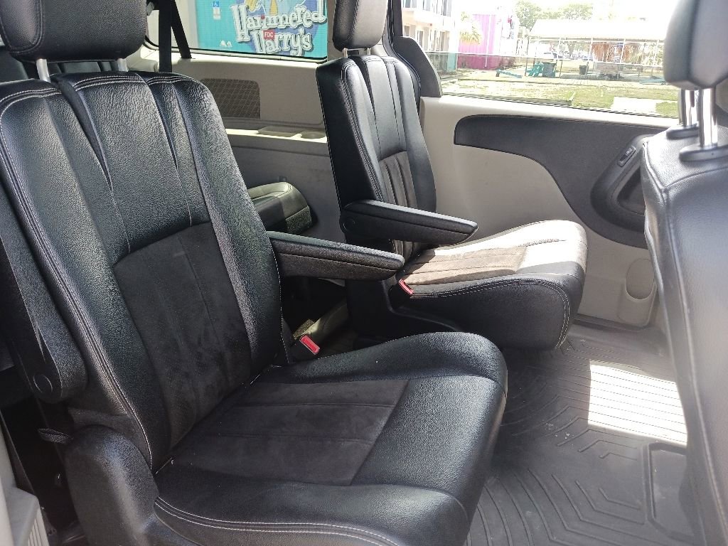 Used 2019 Dodge Grand Caravan SXT FWD image 17