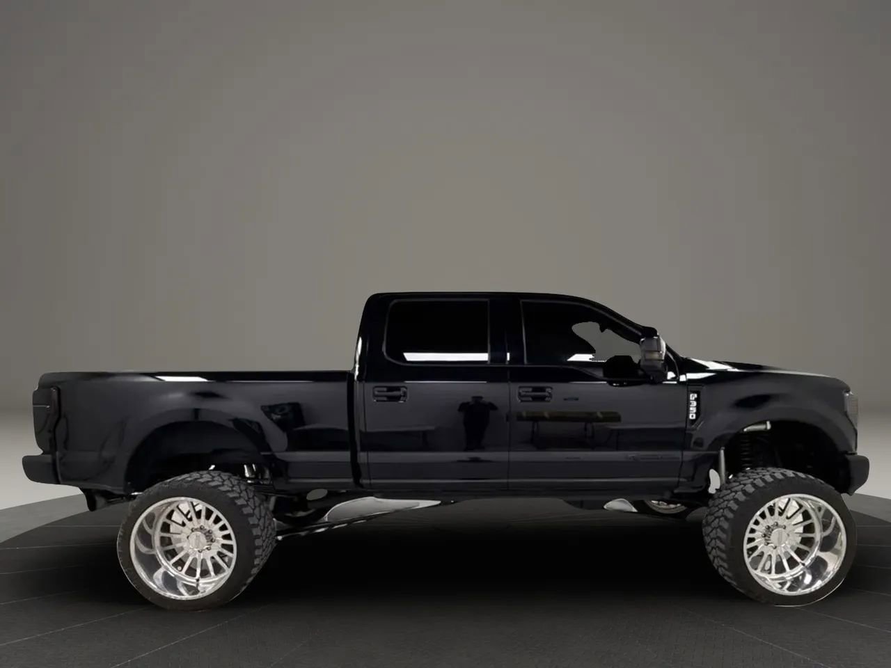 Used 2022 Ford F350 Platinum AWD/4WD image 6