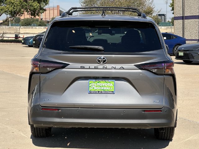 Used 2026 Toyota Sienna XLE FWD image 4
