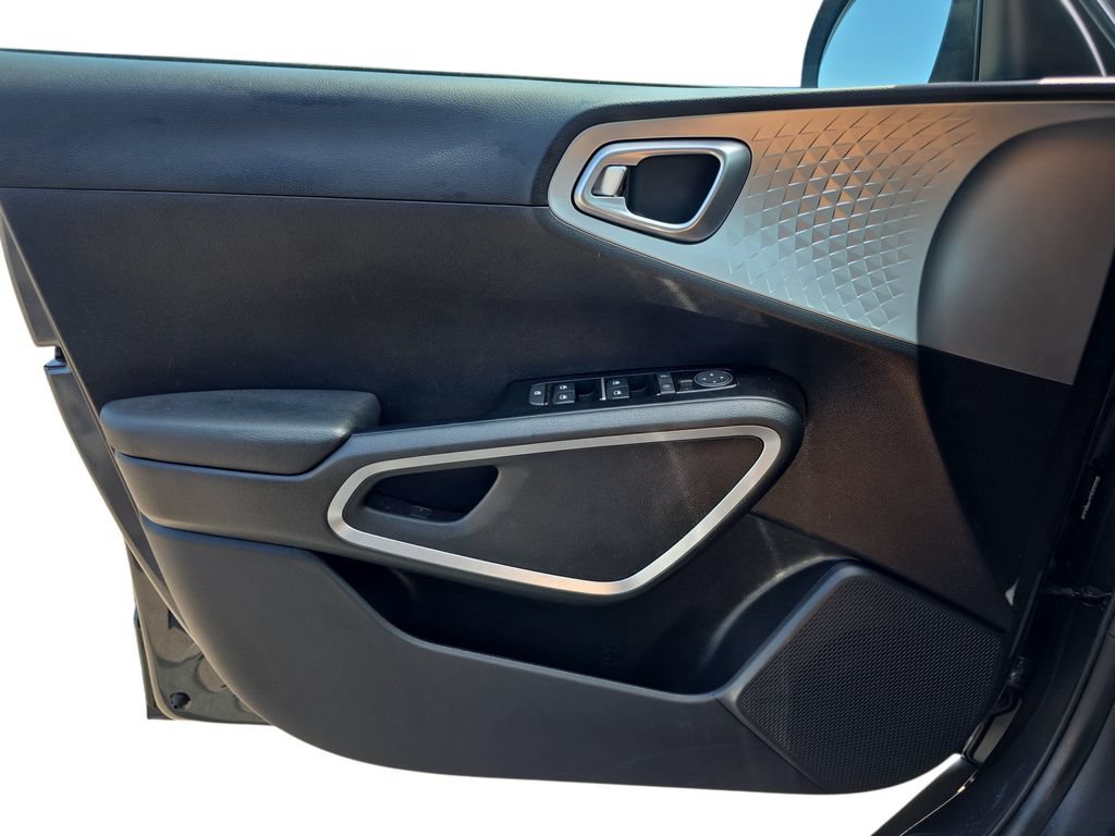 Used 2021 Kia Soul LX FWD image 25