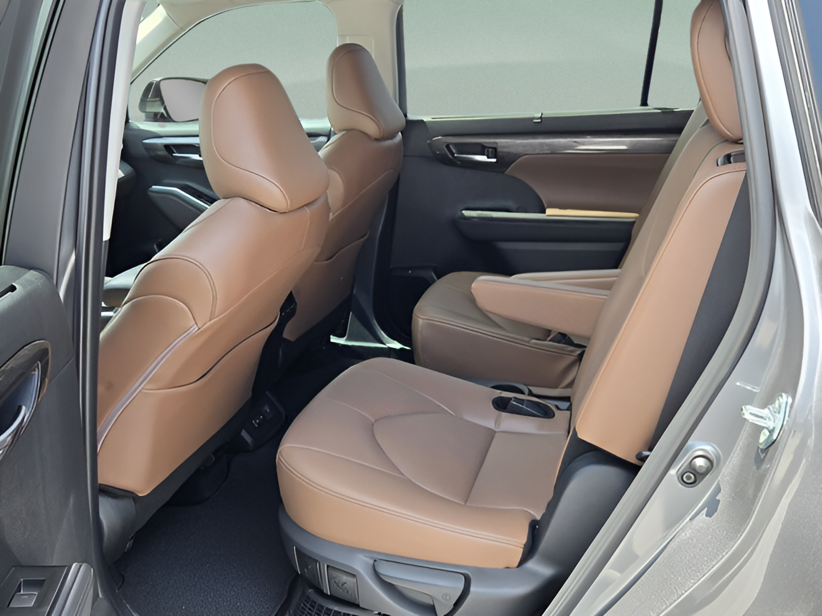 Used 2025 Toyota Highlander Limited AWD/4WD image 10