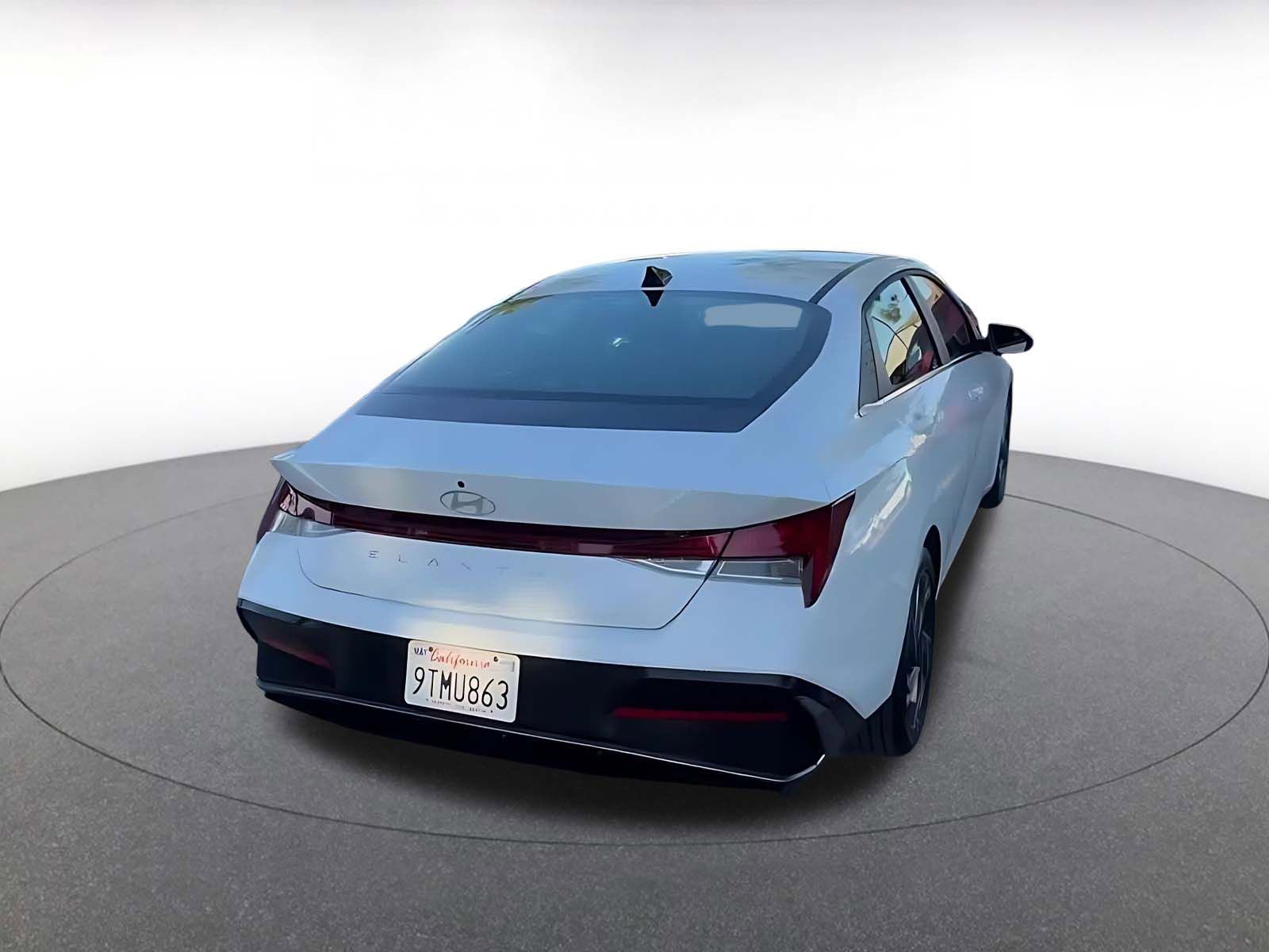 Used 2025 Hyundai Elantra SEL image 7