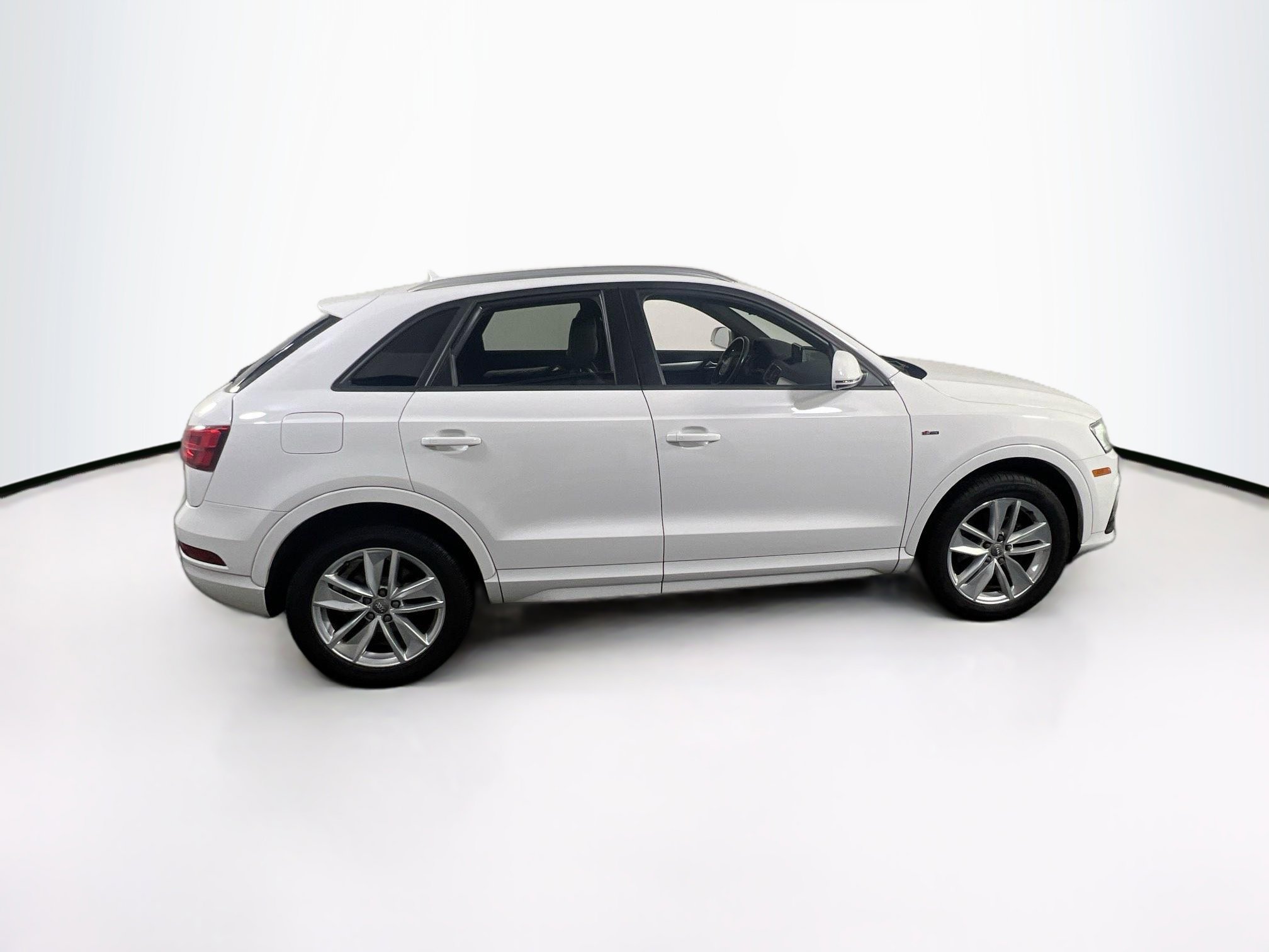 Used 2018 Audi Q3 2.0T Premium w/ Convenience Package image 4