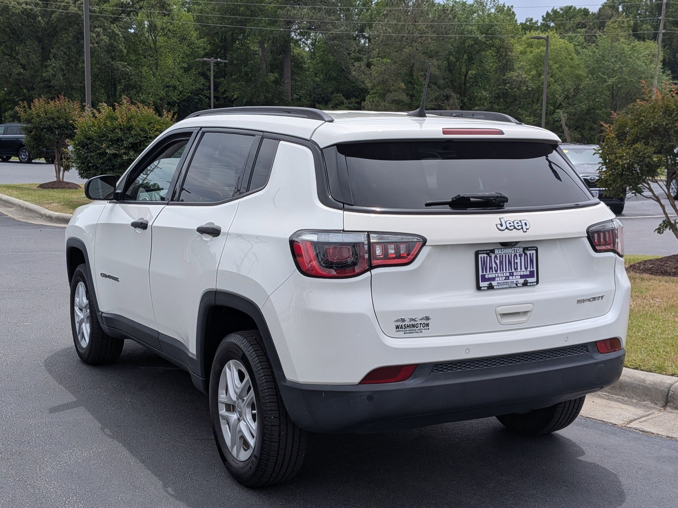 Used 2017 Jeep Compass Sport w/ Cold Weather Group AWD/4WD image 7