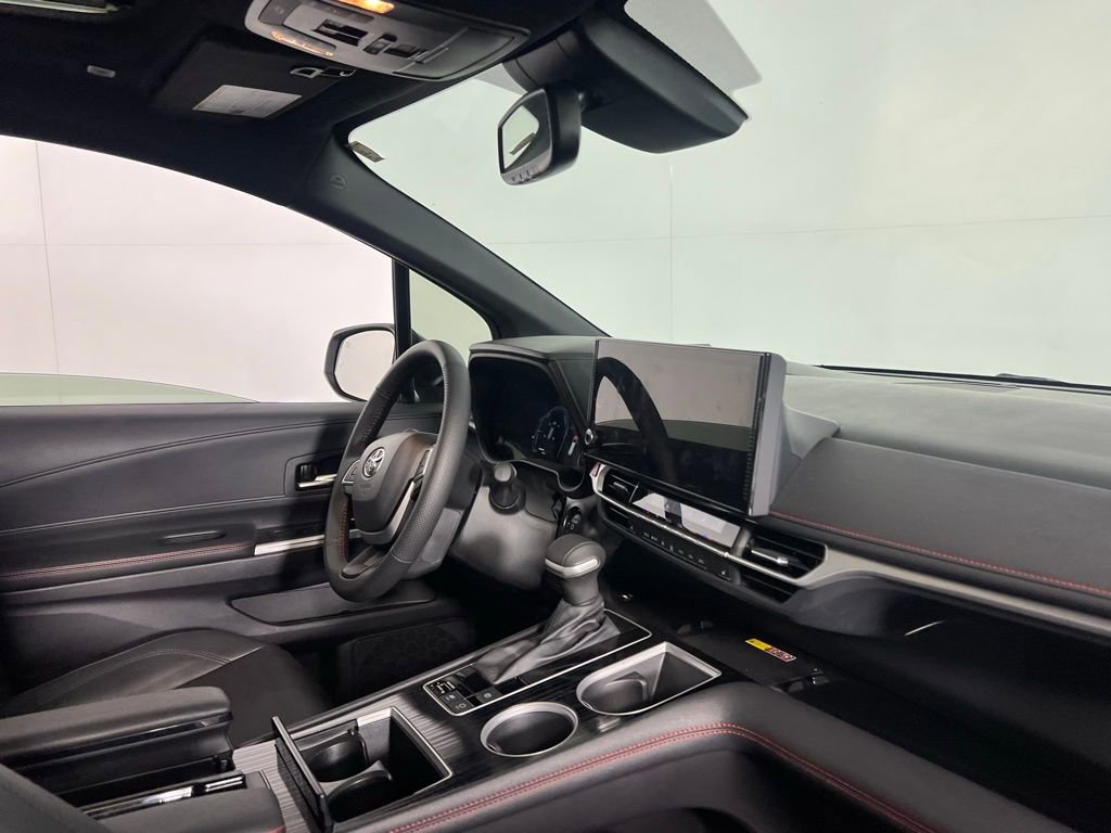 Used 2025 Toyota Sienna XSE image 31