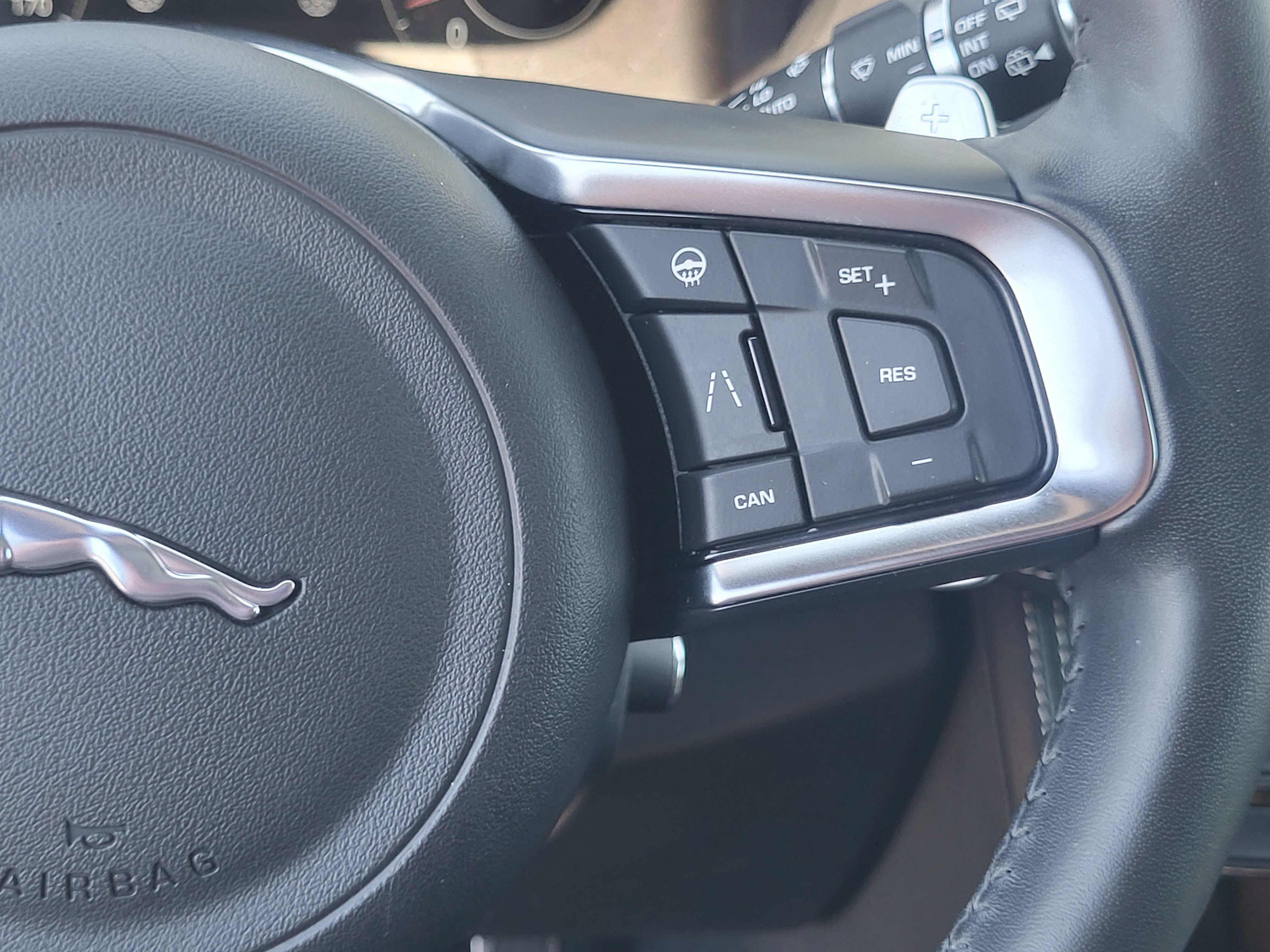 Used 2019 Jaguar F-PACE R-Sport AWD/4WD image 16