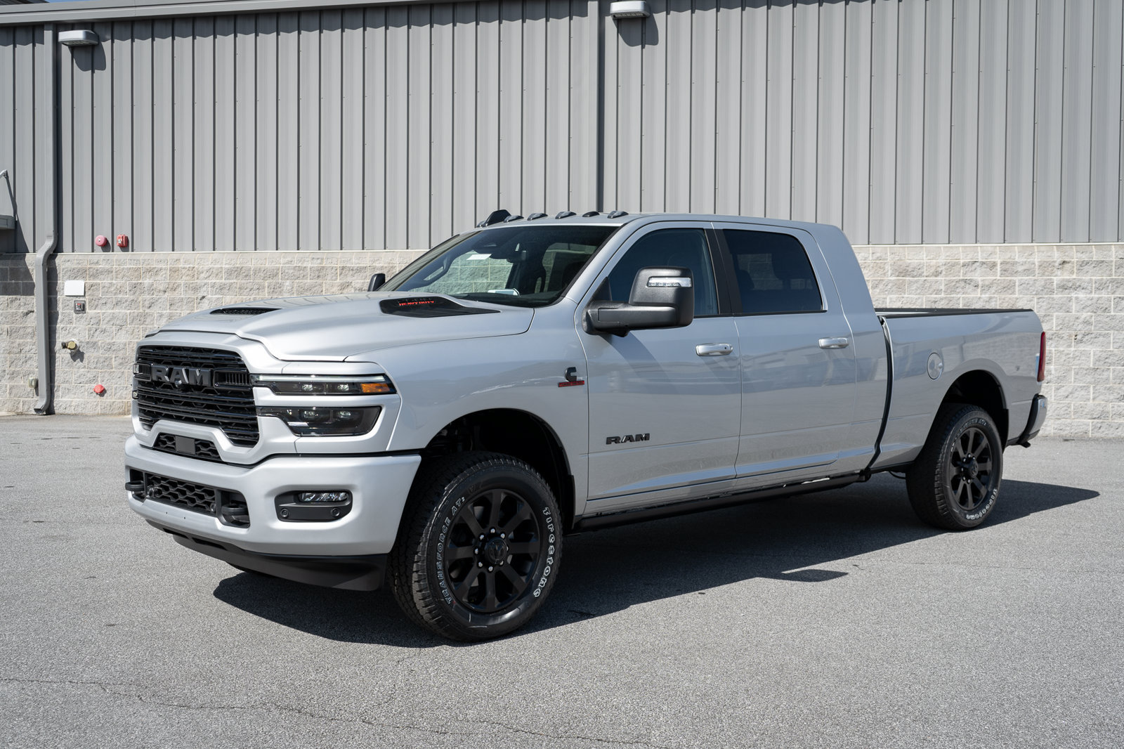 New 2026 RAM 2500 Laramie AWD/4WD image 3