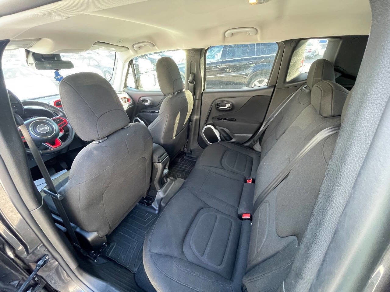 Used 2018 Jeep Renegade Latitude image 24