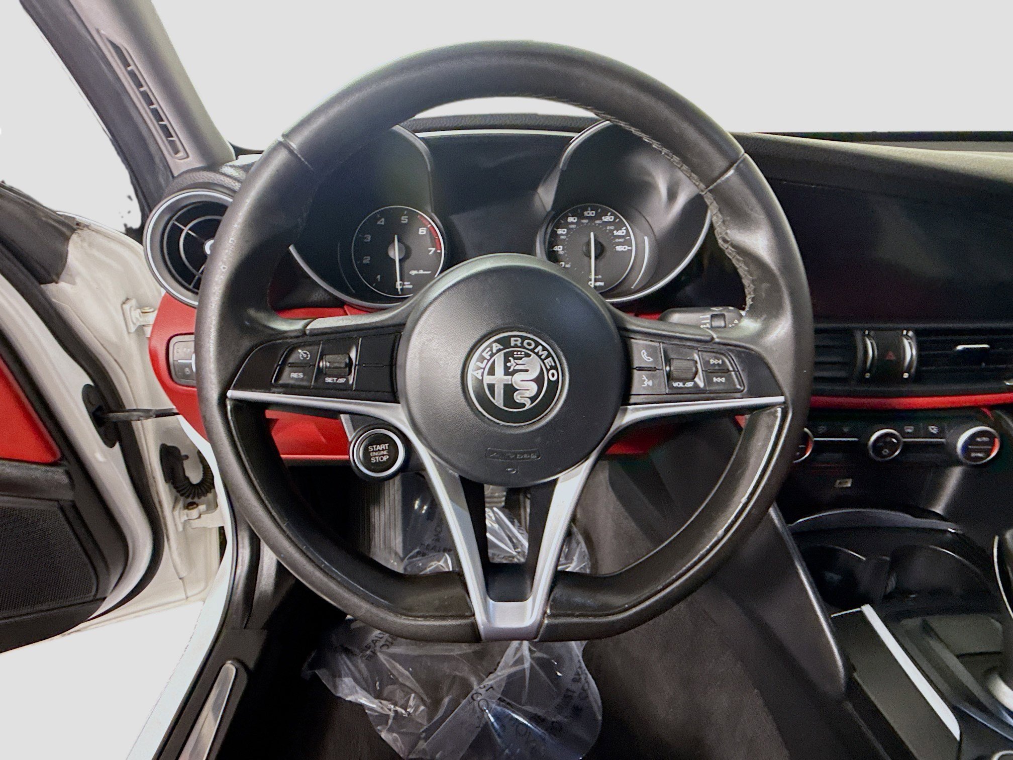 Used 2017 Alfa Romeo Giulia Base image 13